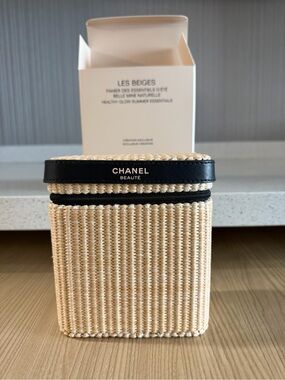 CHANEL Beauté Straw Cosmetic Case in Natural and Black Trim